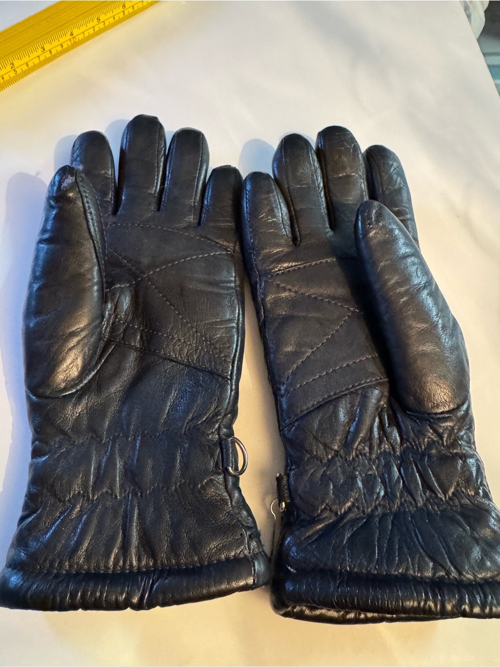 Source Unknown Black Leather Quilted Winter Gloves